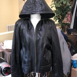 Women’s XLarge 100 % Black Leather. Great condition!